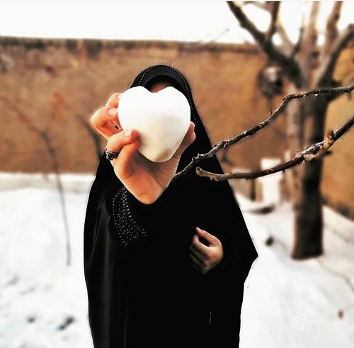 پروفایل دختر چادری در زمستان زیبا