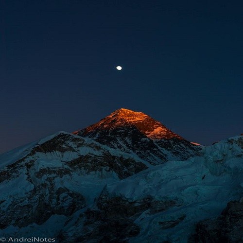 عکس کوه اورست در شب