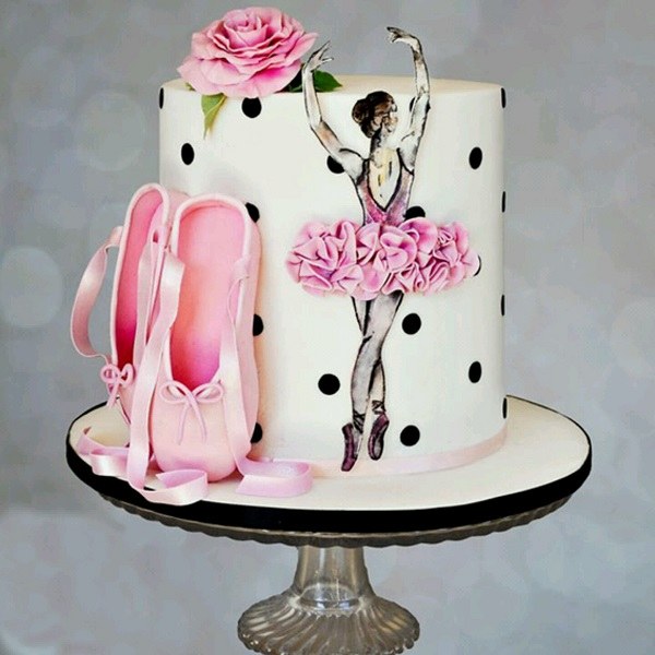 عکس کیک تولد دخترانه سفید و مشکی