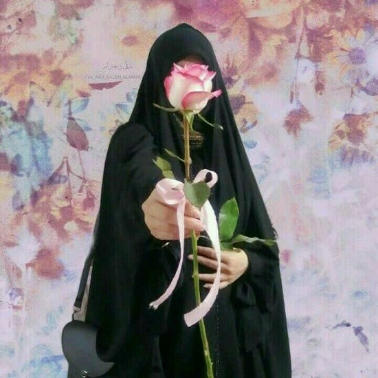 عکس دختر چادری با گل