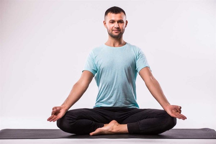 تحقیق درباره ورزش یوگا و فواید آن
