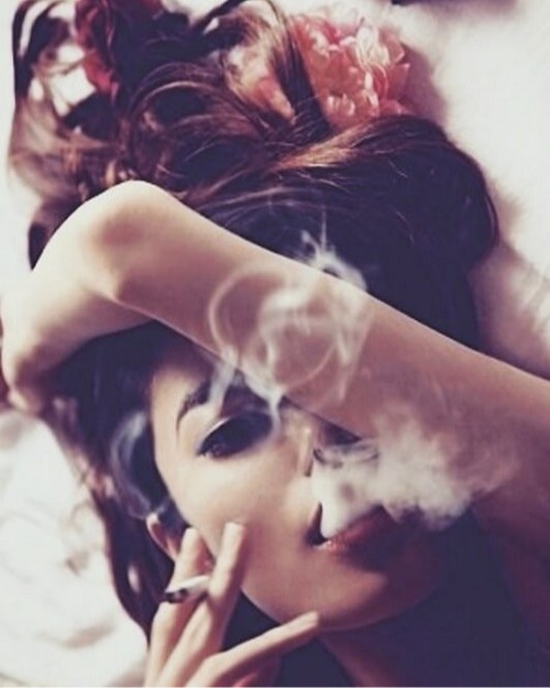 خفن ترین عکس پروفایل سیگاری دخترونه