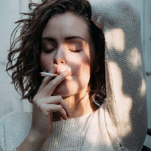 عکس پروفایل تنهایی دخترا با سیگار