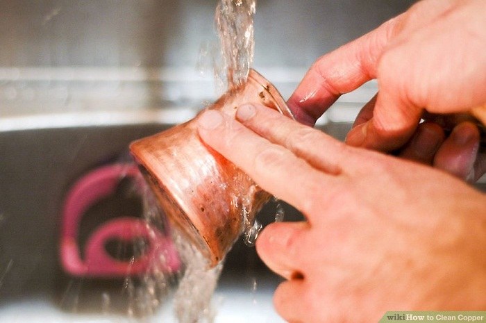 شستن مس با آب گرم