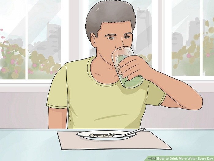 نوشیدن آب قبل و در طول وعده های غذایی