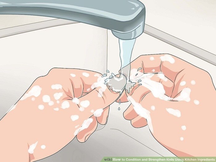 بعد از برداشتن دستکشها دستان خود را بشویید